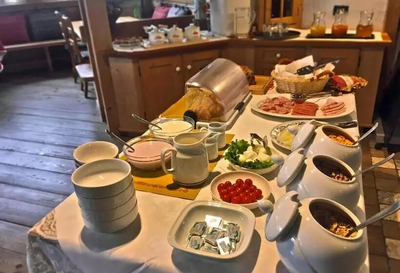 Retkeilymaja Rifugio Monti Pallidi
