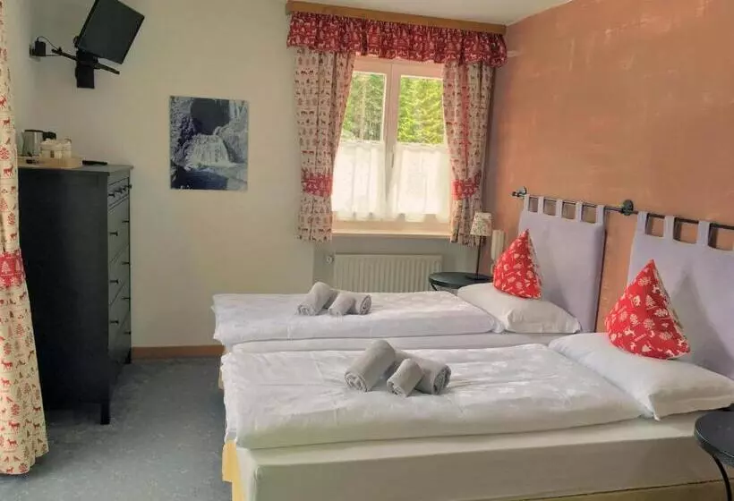 Retkeilymaja Rifugio Monti Pallidi