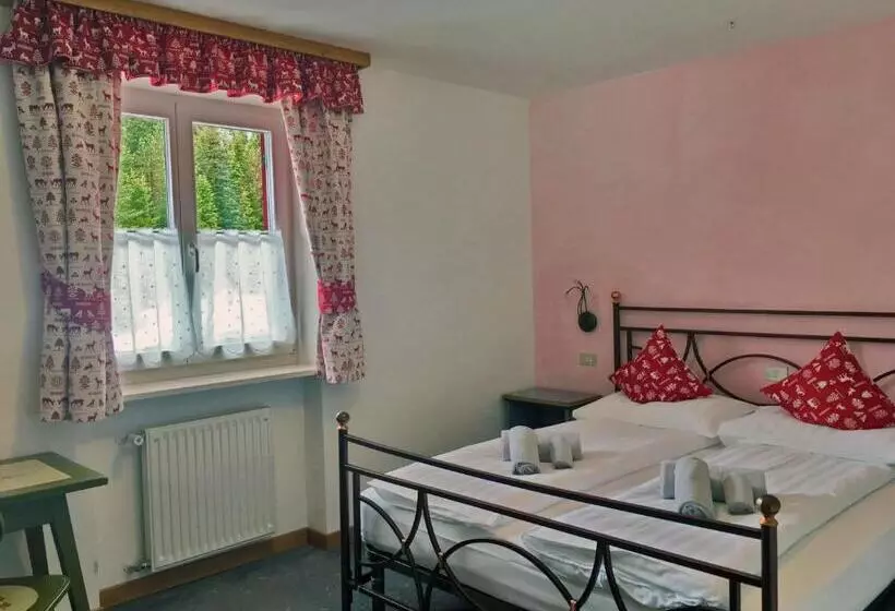 Retkeilymaja Rifugio Monti Pallidi