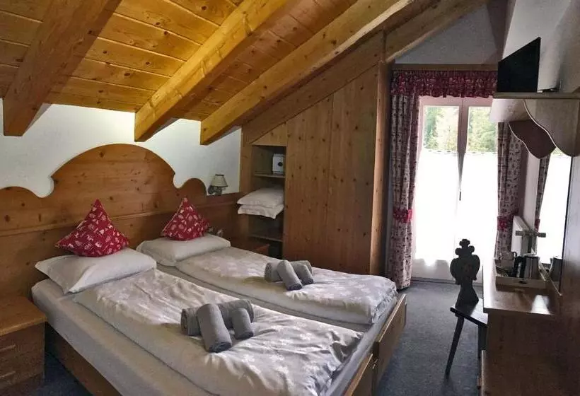 Retkeilymaja Rifugio Monti Pallidi