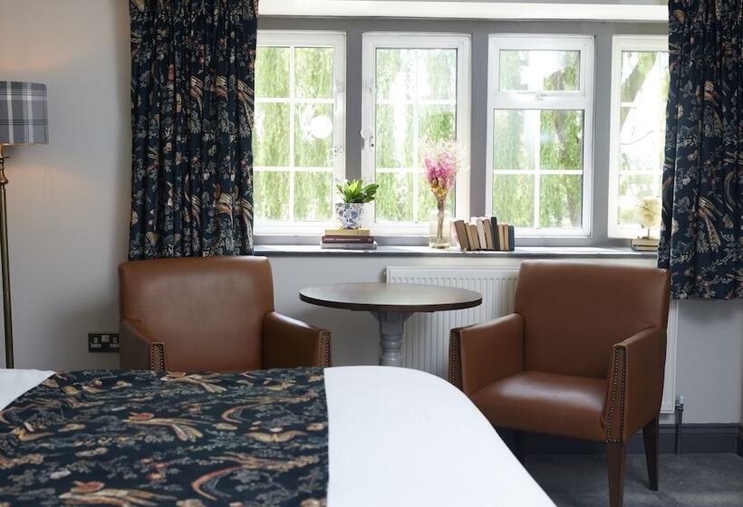 호스텔 Rose Revived By Chef & Brewer Collection