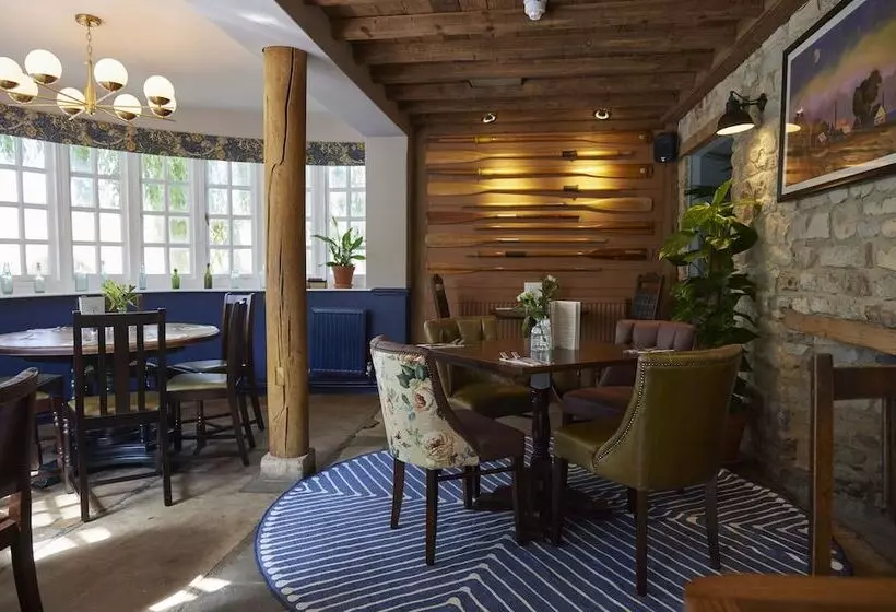 ユースホステル Rose Revived By Chef & Brewer Collection