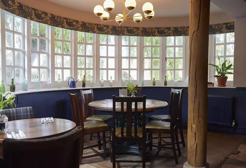 ユースホステル Rose Revived By Chef & Brewer Collection