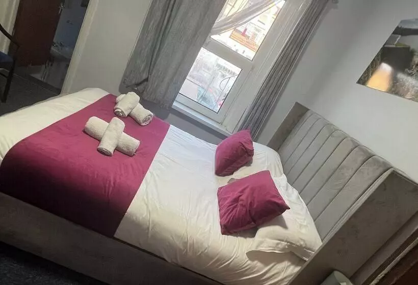 Bed and Breakfast Berry