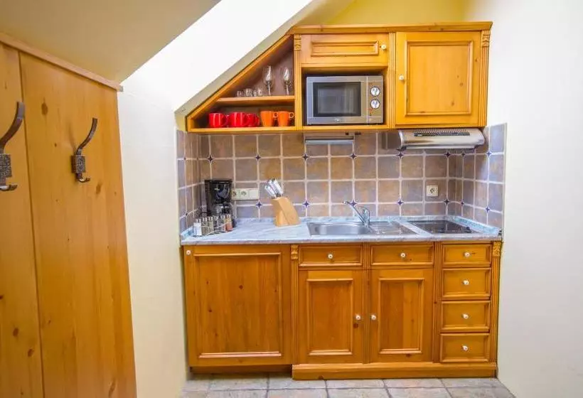 Happy House Apartments