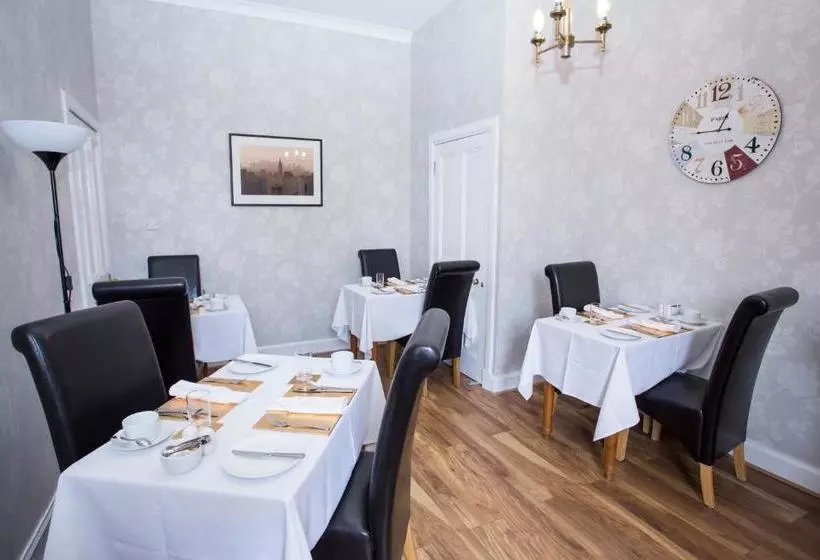 پانسیون 26 The Crescent - Guest House