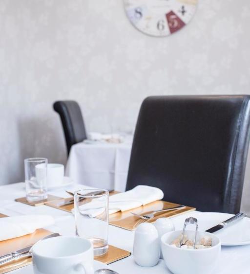 Пансион 26 The Crescent - Guest House