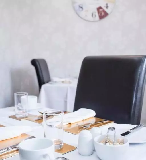 پانسیون 26 The Crescent - Guest House