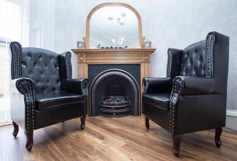 Пансион 26 The Crescent - Guest House