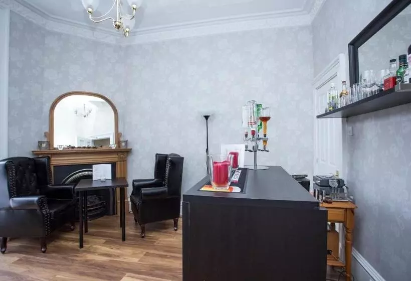 پانسیون 26 The Crescent - Guest House