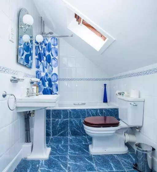 پانسیون 26 The Crescent - Guest House