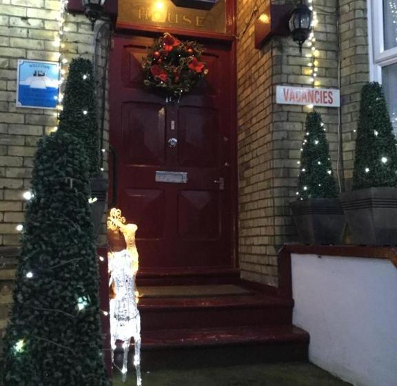 פנסיון Clare House