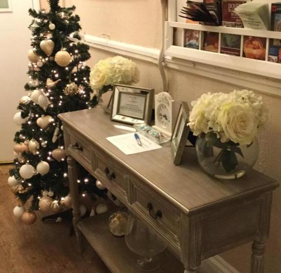 פנסיון Clare House