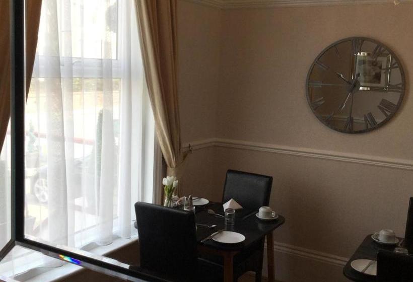 פנסיון Clare House