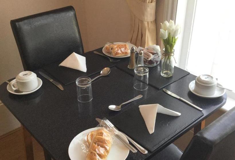 פנסיון Clare House