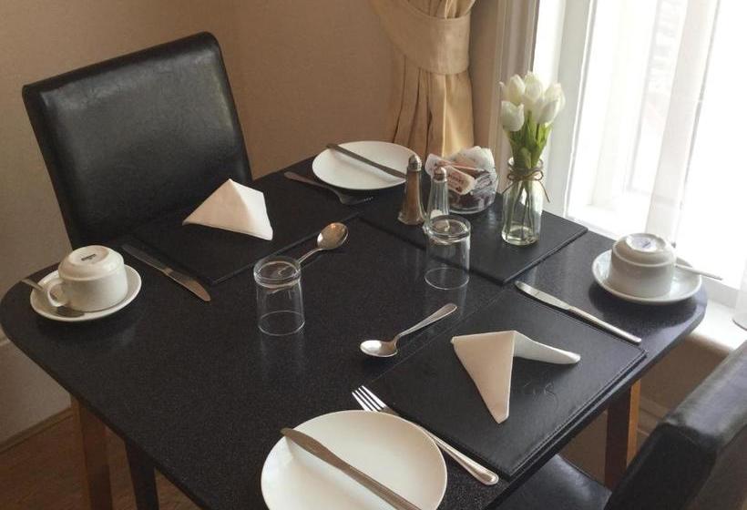 פנסיון Clare House