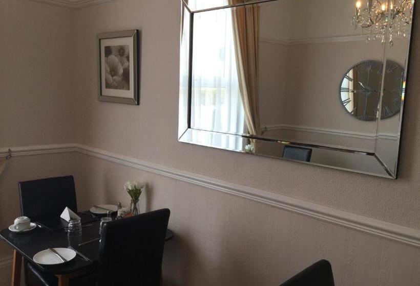 פנסיון Clare House