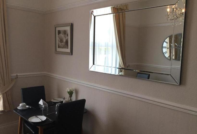 פנסיון Clare House