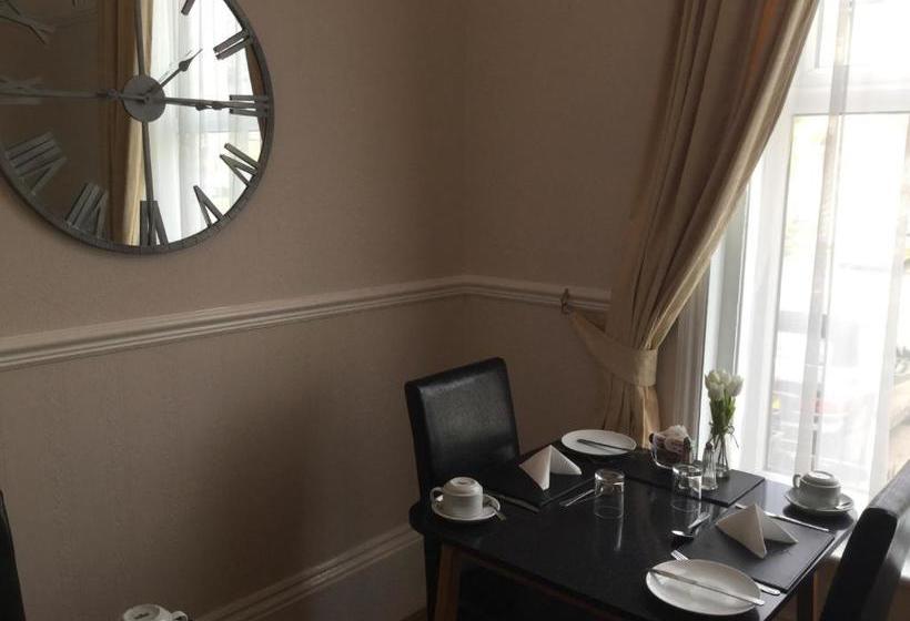 פנסיון Clare House