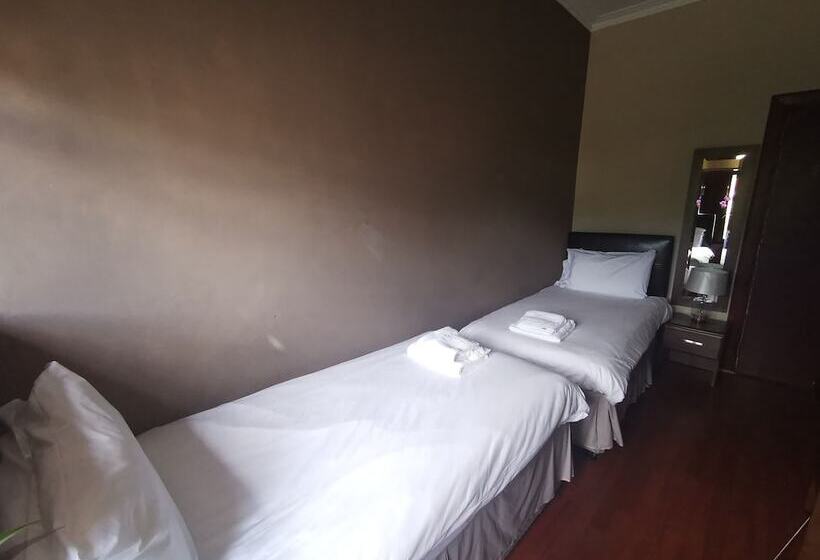 پانسیون The Fullarton Park