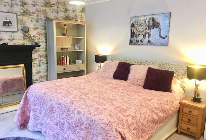 ペンション The Cherry Tree Guest House