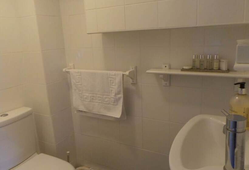 ペンション The Cherry Tree Guest House