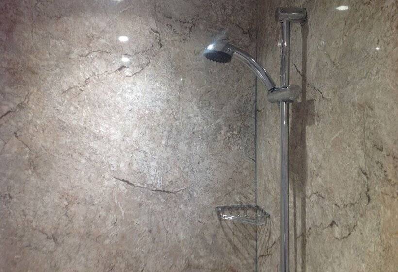 ペンション The Cherry Tree Guest House