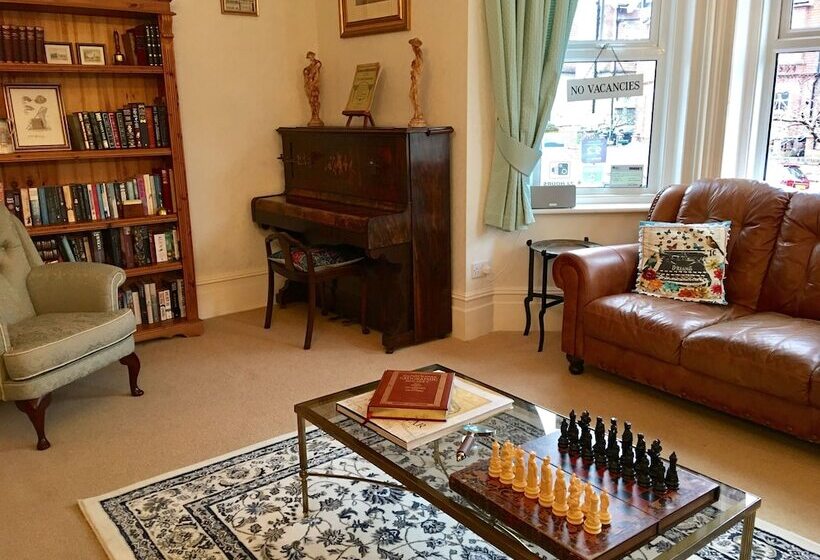 ペンション The Cherry Tree Guest House