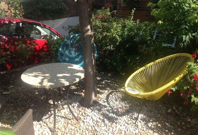 ペンション The Cherry Tree Guest House