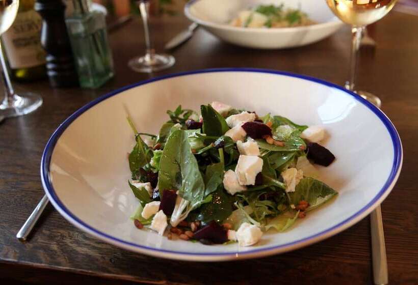 بنسيون The Jug And Bottle