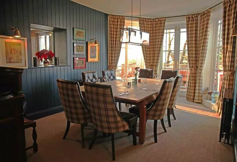 Majatalo The Jug And Bottle