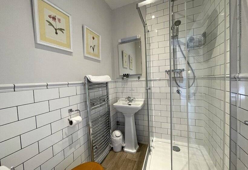 بنسيون The Jug And Bottle