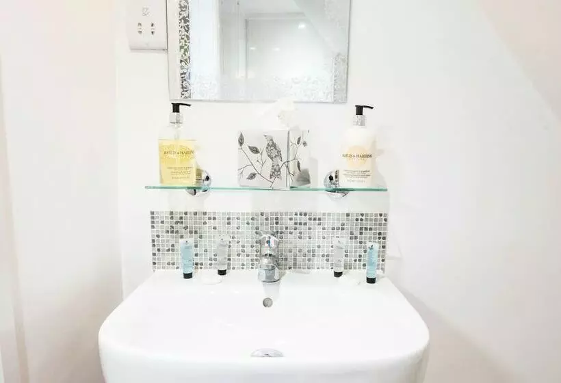 Majatalo The Tudor Rose