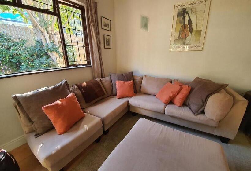 פנסיון Waterside Lodge