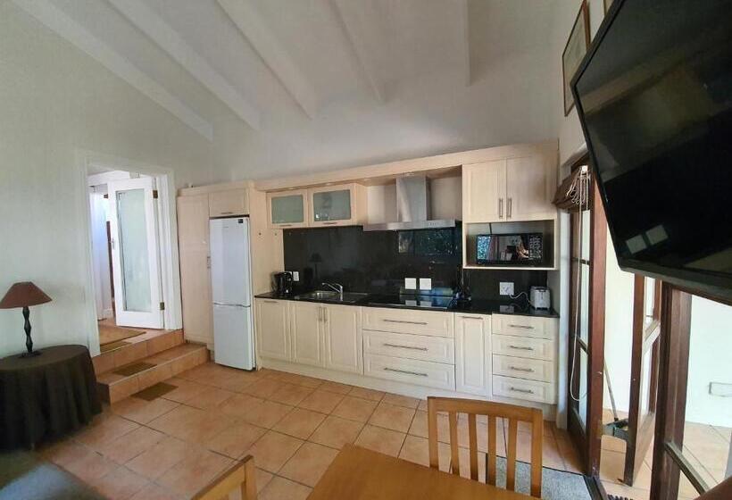 פנסיון Waterside Lodge