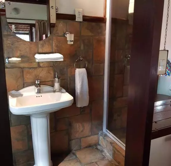 ペンション Waterside Lodge