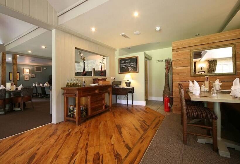 فندق صغير The Dewdrop Inn