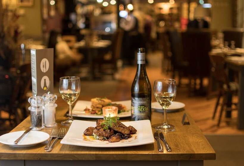 فندق صغير The Dewdrop Inn