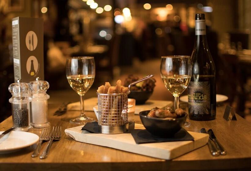 فندق صغير The Dewdrop Inn