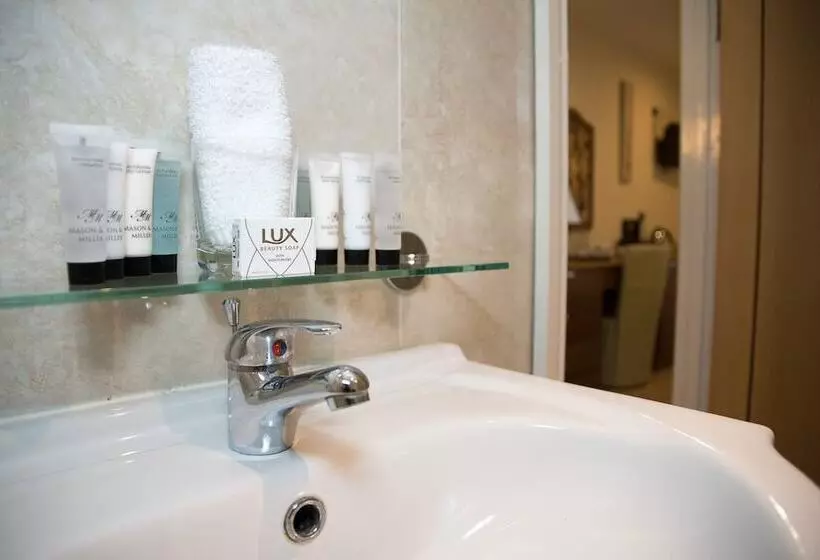 ユースホステル The Dewdrop Inn