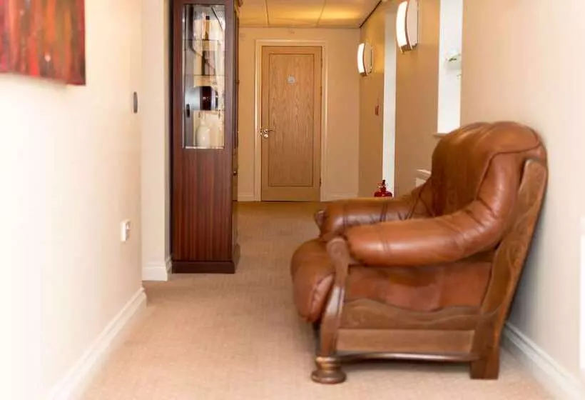 ユースホステル The Dewdrop Inn