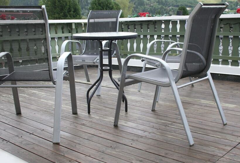 Ostello Vertshuset Fannarheimr Bed &breakfast