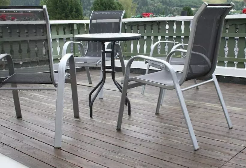 Retkeilymaja Vertshuset Fannarheimr   Bed &breakfast