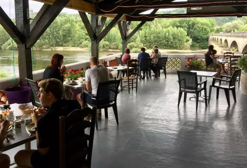 ペンション Brasseurs Du Pont   Microbrasserie Avec Chambres