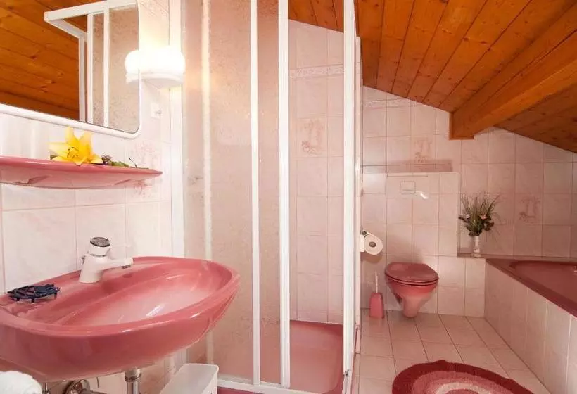 ペンション Haus Martina