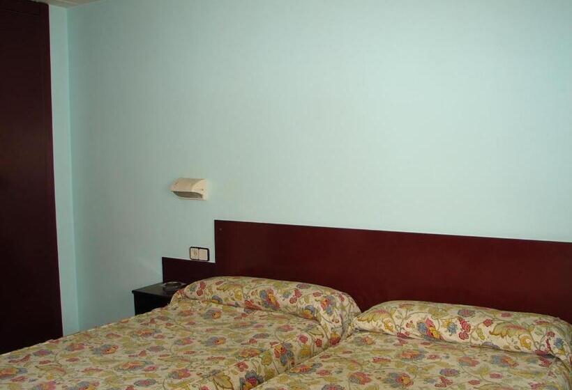 פנסיון Hostal Del Ripollès