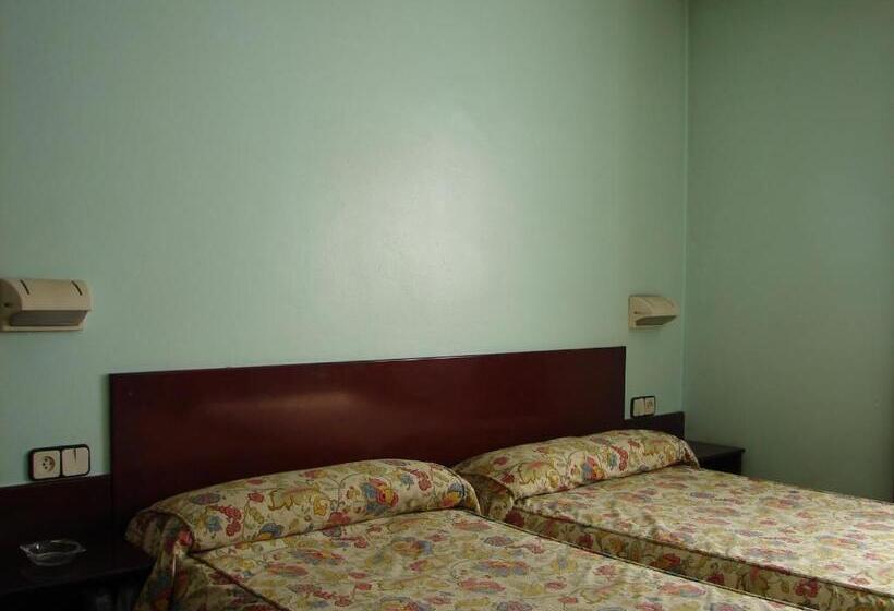 פנסיון Hostal Del Ripollès