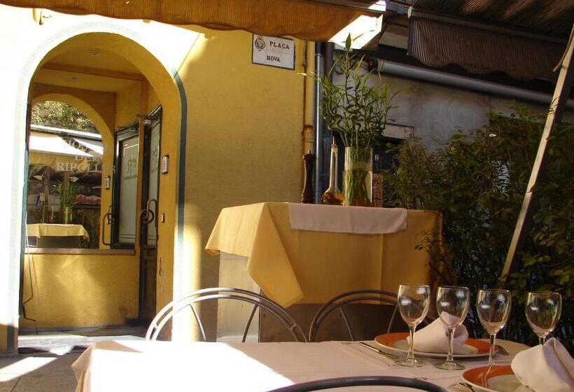 פנסיון Hostal Del Ripollès