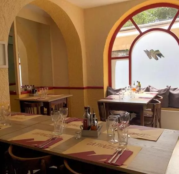 پانسیون Hostal Del Ripollès