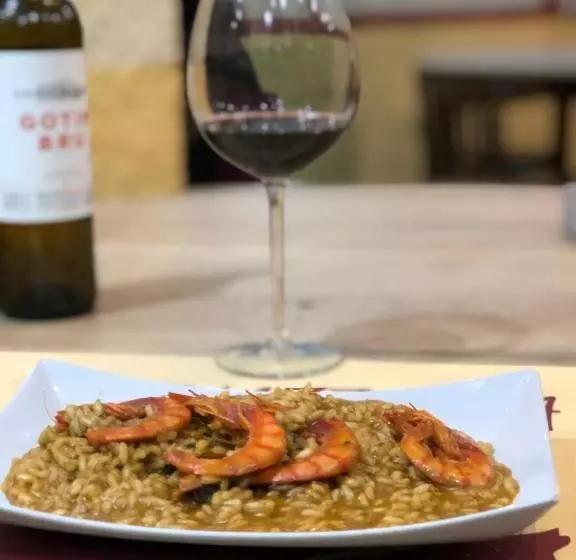 پانسیون Hostal Del Ripollès
